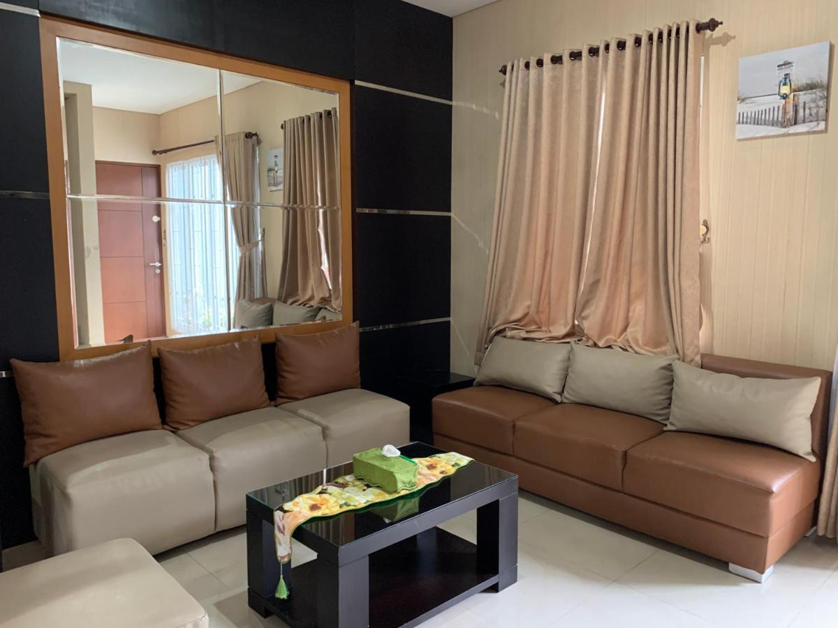 Platinum Setramurni Guest House Bandung 3Br Exterior foto